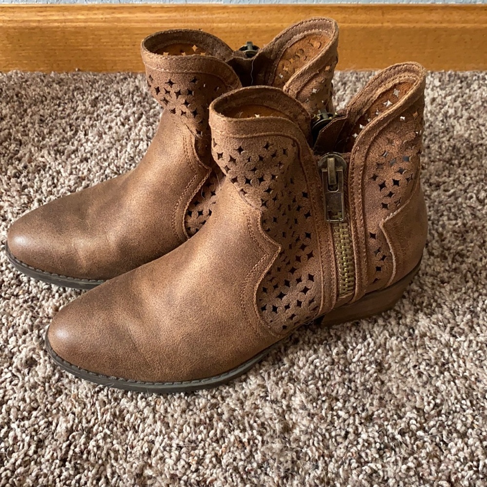 Ankle boots